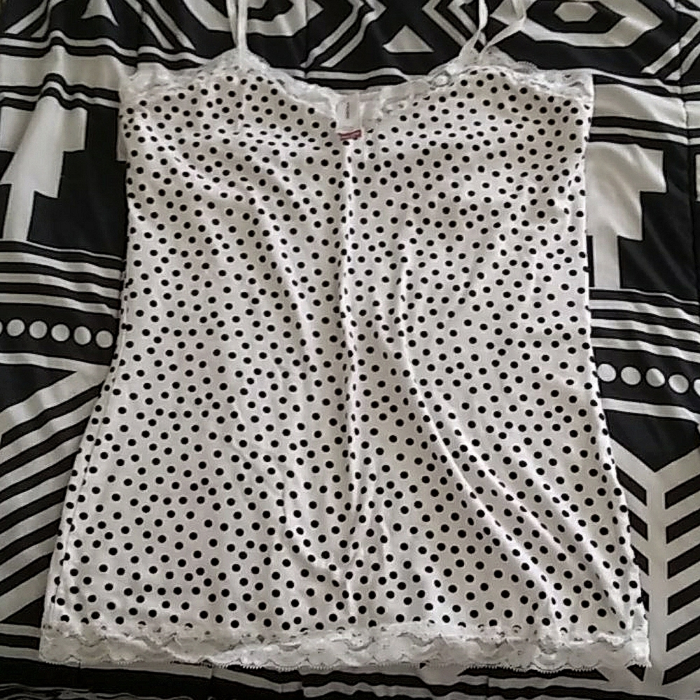 Tank tops - Picture 1 of 3